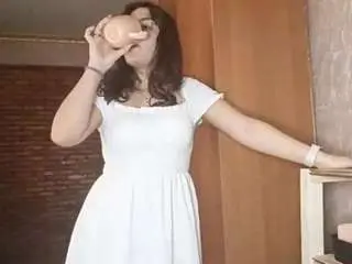 Johnienajarro  live sex cam