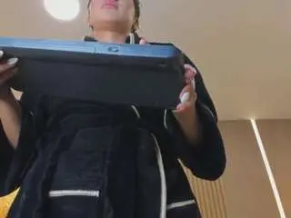 Antonella-west  live sex cam