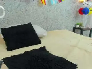 Antonella-west  live sex cam