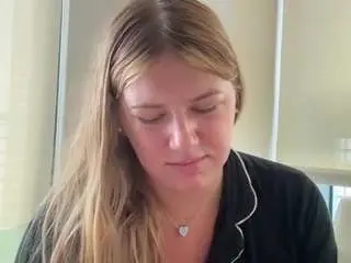 Allygirlnextdoor  live sex cam