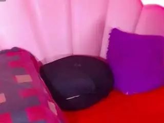 Ginnamoore  live sex cam