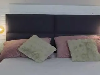 Kira-moonnn  live sex cam