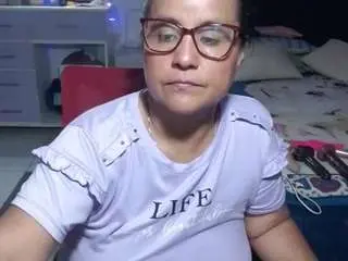Samy-mature  live sex cam
