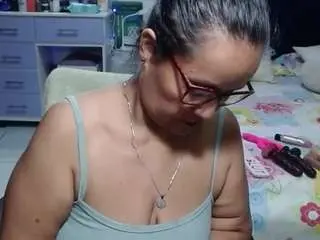 Samy-mature  live sex cam