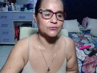Samy-mature  live sex cam