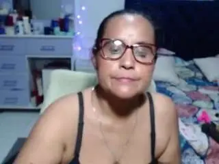 Samy-mature  live sex cam