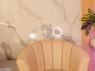 Cosmic-brunette  live sex cam