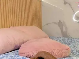 Cosmic-brunette  live sex cam