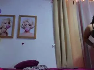 Carolinee-torres  live sex cam