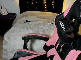 Harleyqueen18  live sex cam