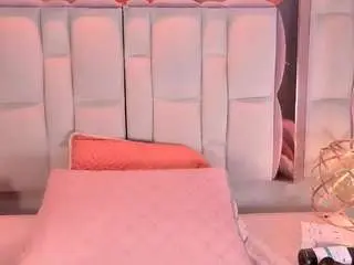 Saramartini19  live sex cam