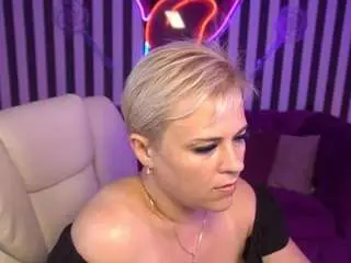 Crystalvibe  live sex cam