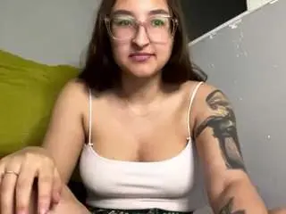 Latoyiafabello  live sex cam