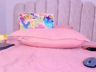 Sharlott-t  live sex cam