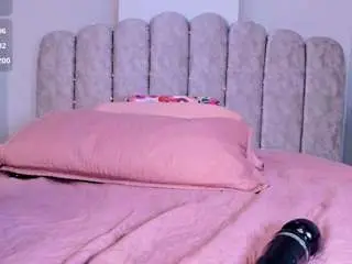 Sharlott-t  live sex cam