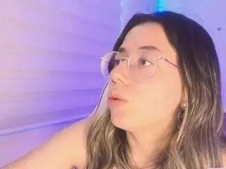 Sweettvera  live sex cam