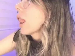 Sweettvera  live sex cam