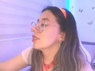 Sweettvera  live sex cam
