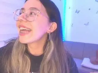 Sweettvera  live sex cam