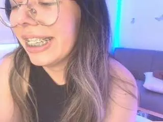 Sweettvera  live sex cam