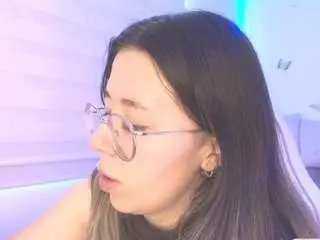 Sweettvera  live sex cam