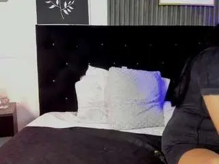 Honeeysunn  live sex cam