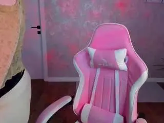 Kira-gold  live sex cam