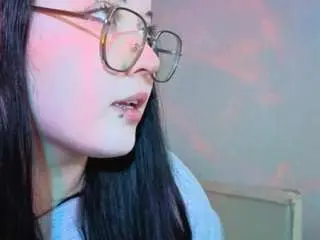 Kira-gold  live sex cam