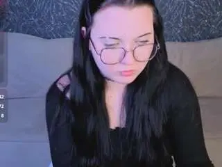 Kira-gold  live sex cam