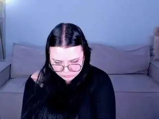 Kira-gold  live sex cam