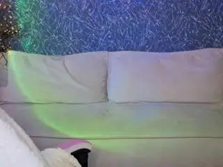Kira-gold  live sex cam