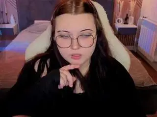 Kira-gold  live sex cam