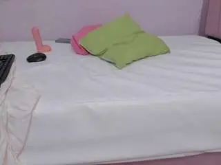Saraa-rose  live sex cam