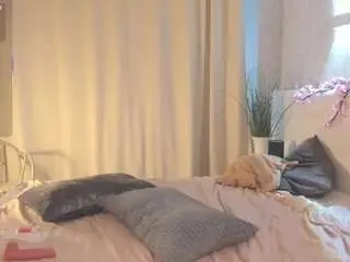 Hollyy-lee  live sex cam