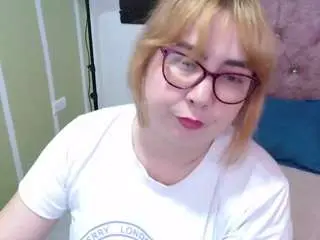 Chloe-prg  live sex cam