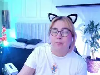 Chloe-prg  live sex cam