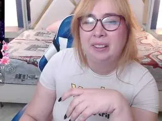 Chloe-prg  live sex cam