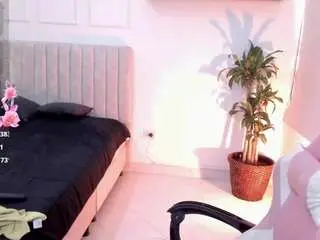 Chloe-prg  live sex cam