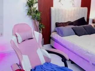 Chloe-prg  live sex cam