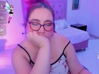 Chloe-prg  live sex cam