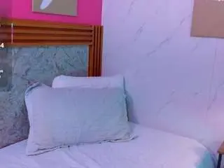 Littlee-emily  live sex cam