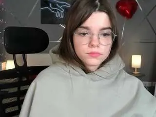 Miss-evelyne  live sex cam