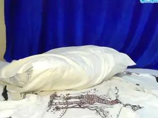 Busty-bee  live sex cam