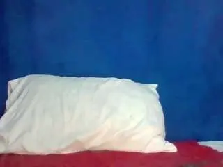 Busty-bee  live sex cam