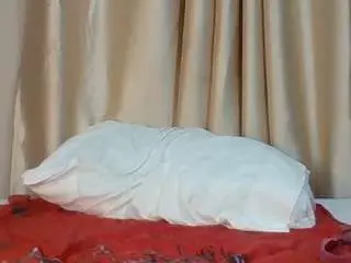 Busty-bee  live sex cam