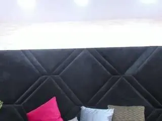 Cristallrose69  live sex cam