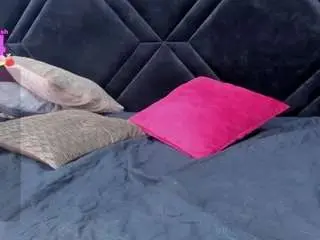 Cristallrose69  live sex cam