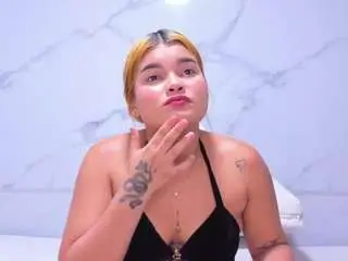 Emi-savach  live sex cam