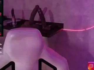 Iriisfeitan  live sex cam