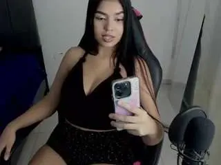 Luckandshopia  live sex cam